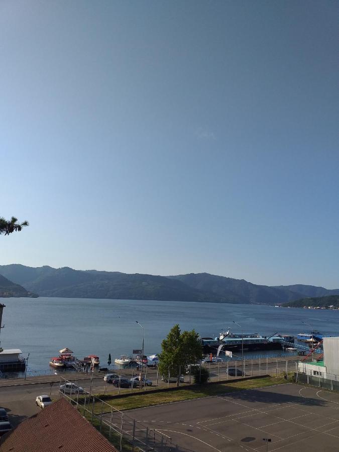 Apartament Nord 1718 Orşova エクステリア 写真